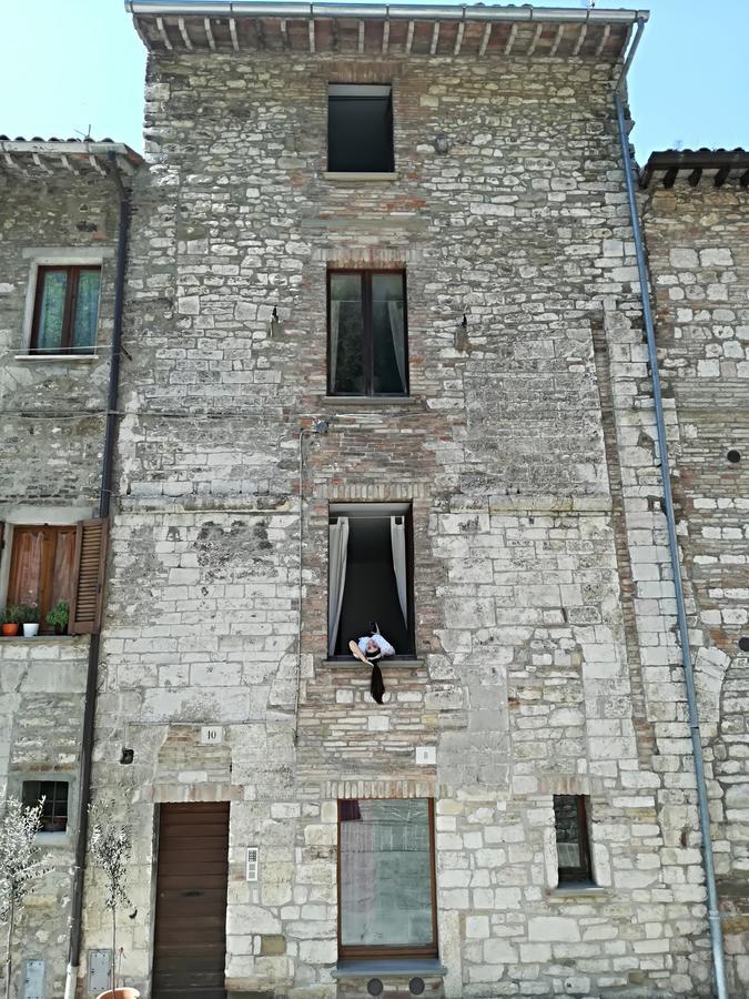Civico 10 Hotel Gubbio Bagian luar foto