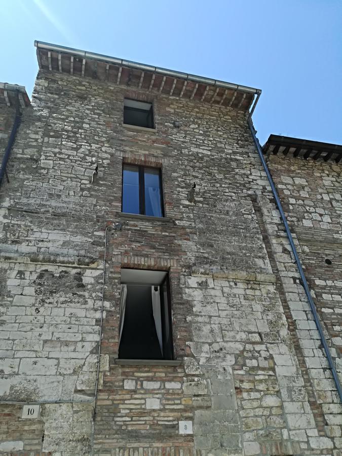 Civico 10 Hotel Gubbio Bagian luar foto