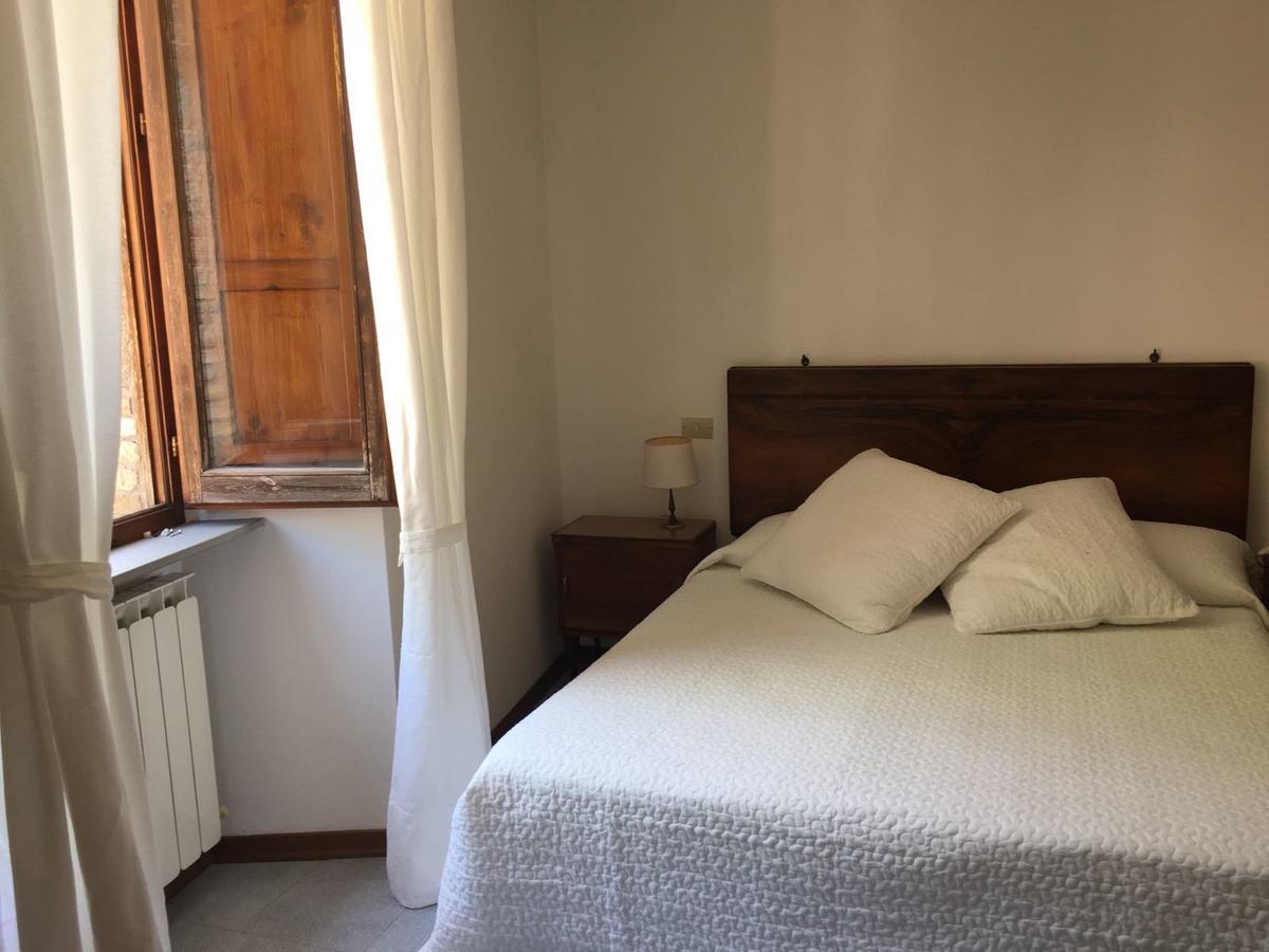 Civico 10 Hotel Gubbio Bagian luar foto