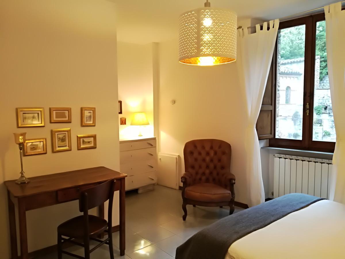 Civico 10 Hotel Gubbio Bagian luar foto
