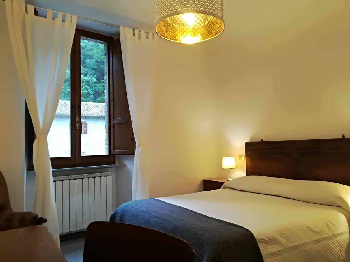 Civico 10 Hotel Gubbio Bagian luar foto