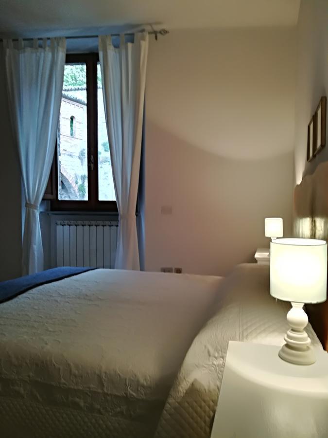 Civico 10 Hotel Gubbio Bagian luar foto