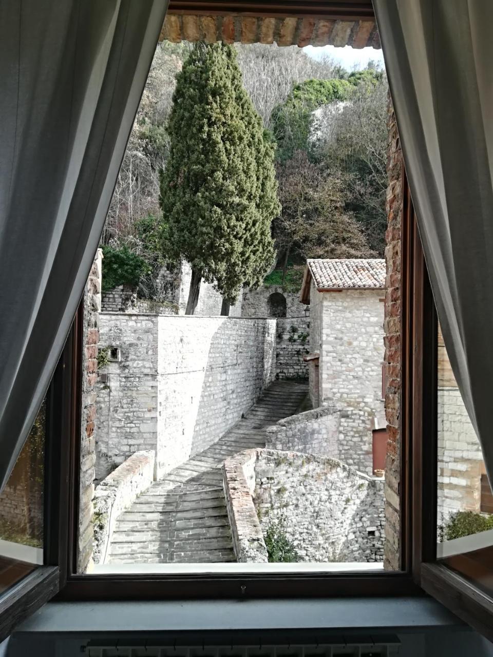 Civico 10 Hotel Gubbio Bagian luar foto